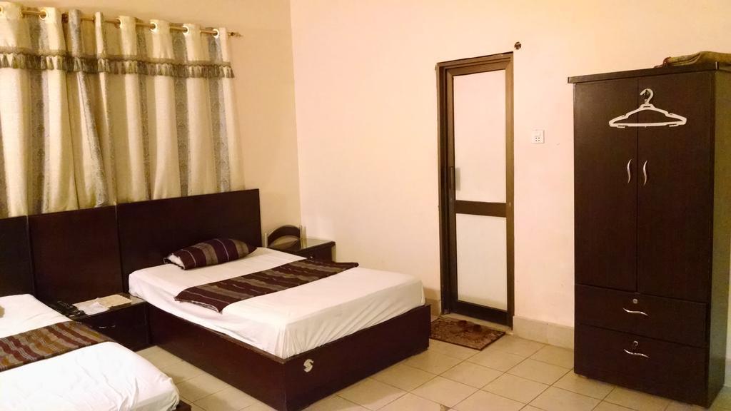 Embassy Lodge Karachi Esterno foto
