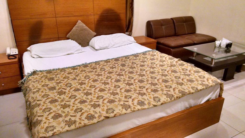 Embassy Lodge Karachi Esterno foto