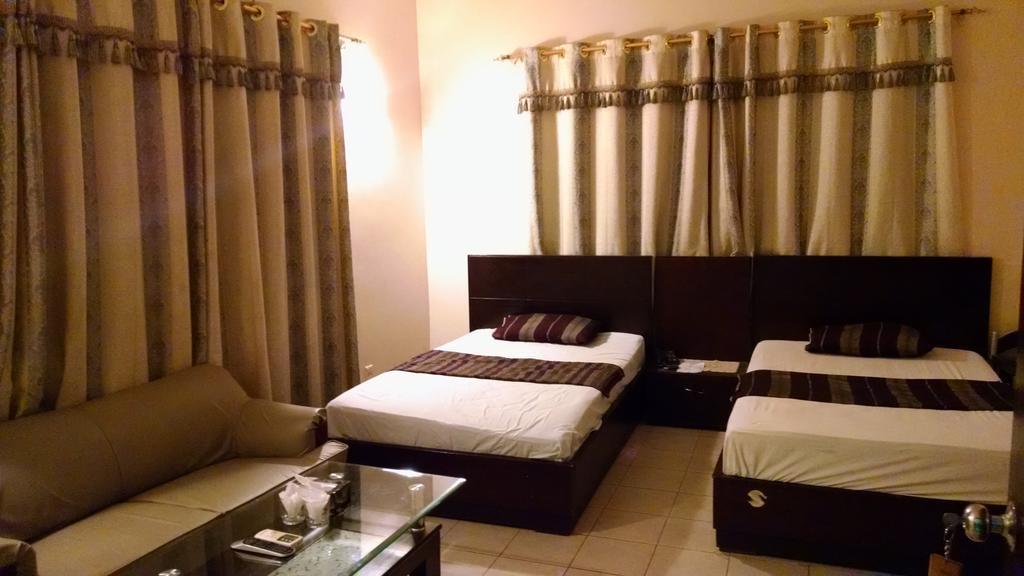 Embassy Lodge Karachi Esterno foto