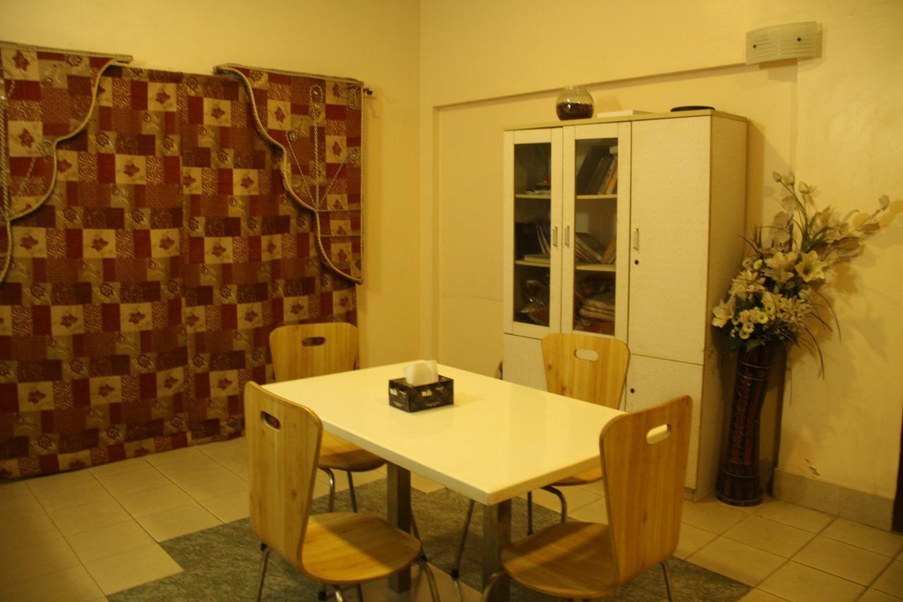 Embassy Lodge Karachi Esterno foto