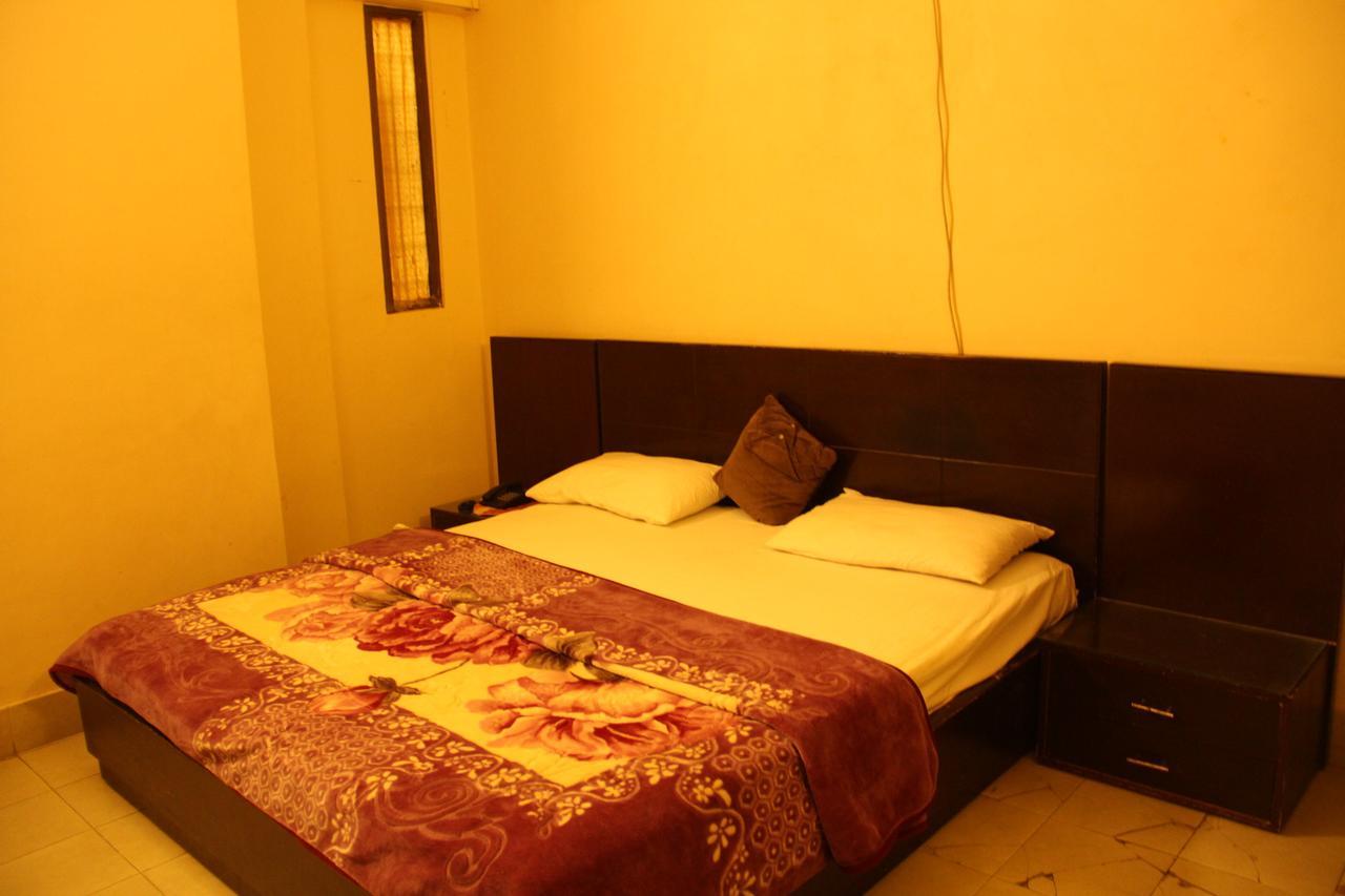 Embassy Lodge Karachi Esterno foto